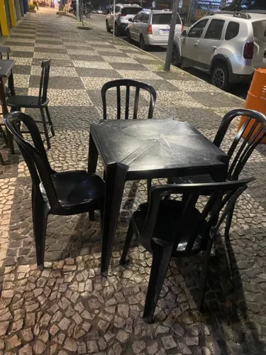 Kit 4 Mesas + 15 Cadeiras Plástico Preta Bistrô