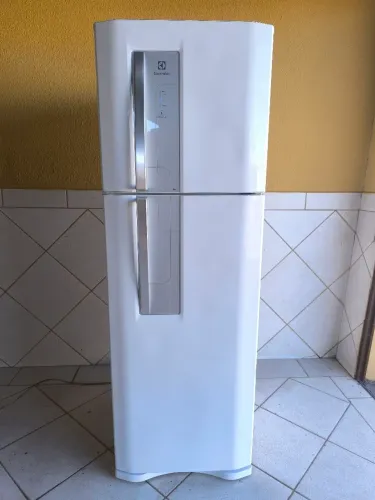 Geladeira Eletrolux 382 litros