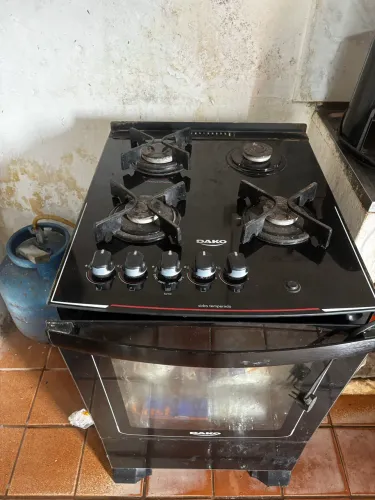 Vende-se fogao , perfeito estado todas as bocas funcionando o forno