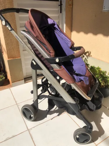 Carrinho de bebê + cadeirinha de alimentação