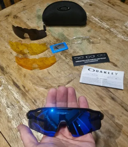Óculos OAKLEY modelo RADAR EV com 4 lentes extras 