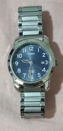 Relógio Timex Indiglo com pulseira de aço