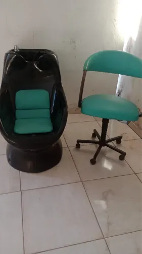 Lavatório e cadeira