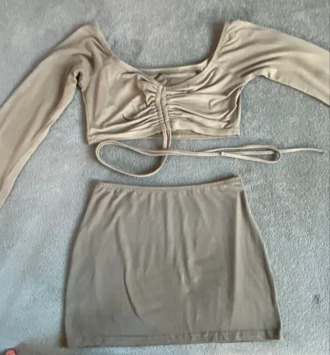 Conjunto saia e blusa