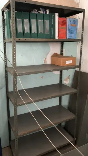 Prateleira de ferro