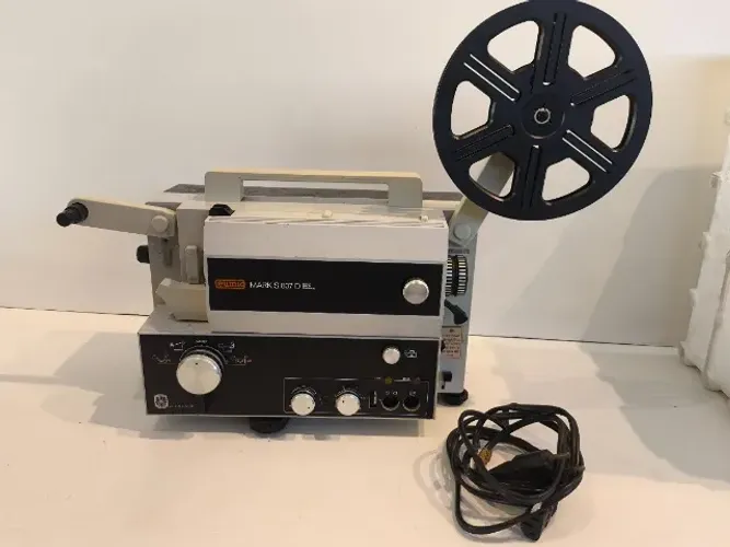 Projetor de filmes Eumig Mark S 807 D importado da Áustria - PARA COLECIONADORES