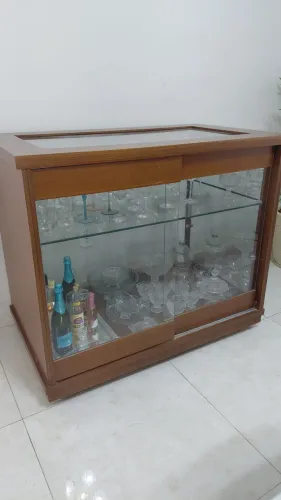 Vendo móvel espositor de madeira