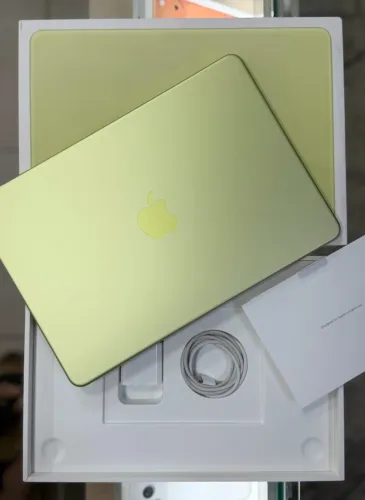 Macbook neo 8gb / 256gb garantia Apple até 11/05/2027 LOJA FÍSICA bateria 100% ( 256 gb )