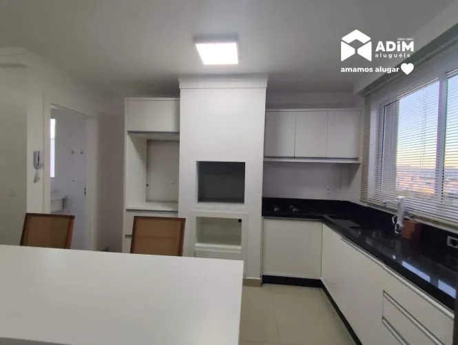 Aluguel anual: Apartamento com 1 suíte e 2 demi suítes em Balneário Camboriú.