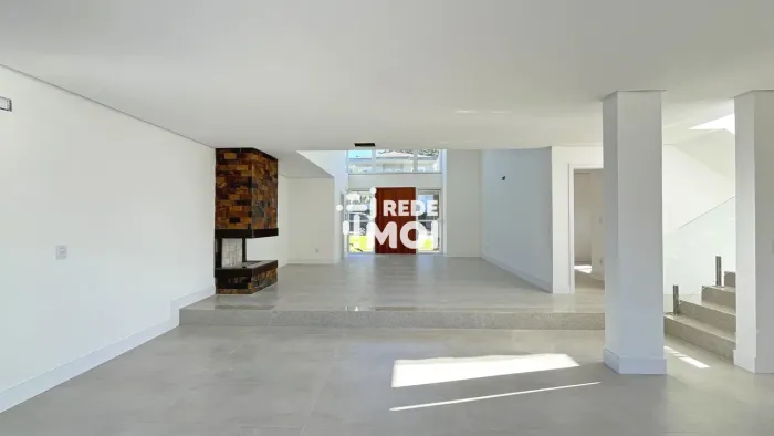 Casa em Condomínio com 4 quartos e 293m² à venda em Vila Nova, Porto Alegre.