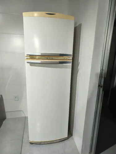 Vendo Geladeira Frost Free 380: litros Brastemp 