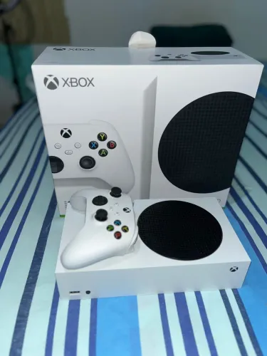 Xbox série S com 02 controles originais 