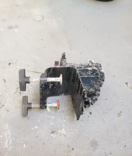 Suporte para motor de barco pequeno