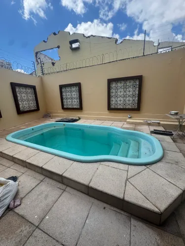 Piscina IGUI 8 mil litros 