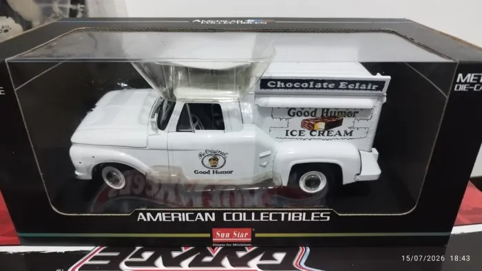 Miniatura Ford F100 1965 escala 1.18