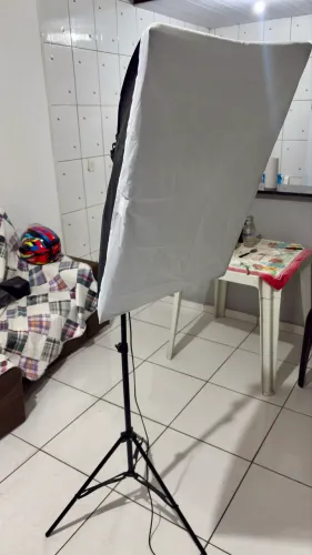 Kit Softbox 50x70 + Tripé de 2m Iluminação Estúdio Bocal E27 Bivolt?