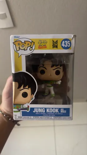 Funko Jung Kook as Buzz CAIXA AMASSADA