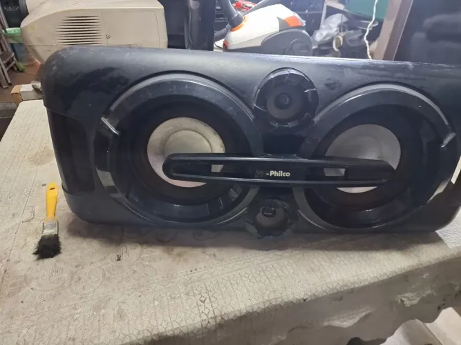 caixa de som philco. nao esta funcionando serve para consertar ou retirada de peças