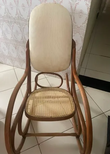 Cadeira balanço antiga