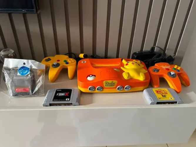 Nintendo 64 pikachu edição especial.