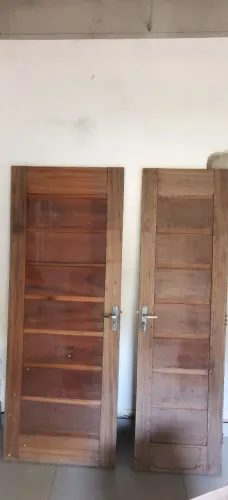 Portas de madeira maciça 