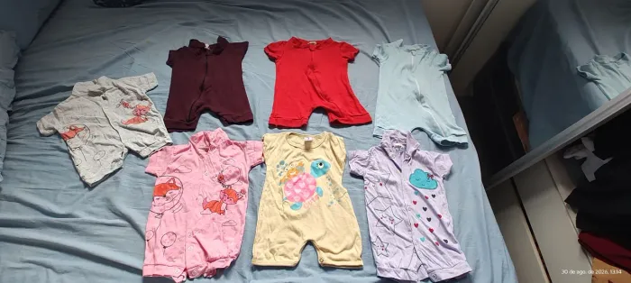 Kit com macacões infantis 