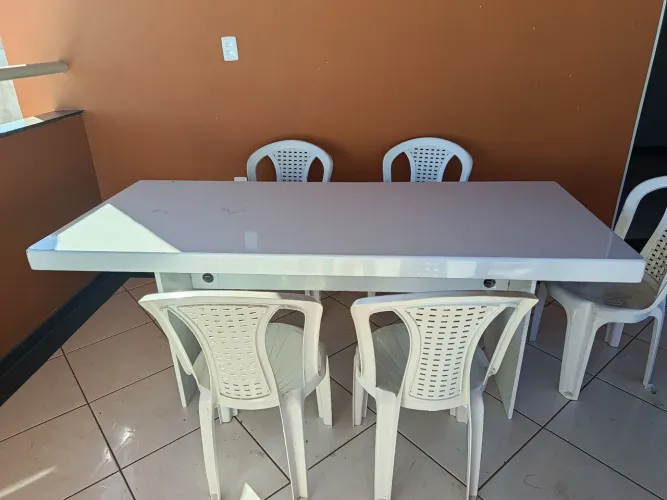 Mesa branca jantar de ardósia nova, serve  para área externa também , super resistente 