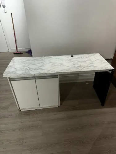 Vendo mesa de escritório em marcenaria no mdf branco tx nas dimensoes de 140x55