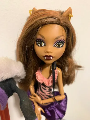 Boneca Monster High Clawdeen Wolf básica G1 W1 - LEIA A DESCRIÇÃO