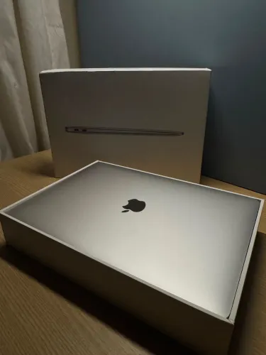 MacBook Air m1 - 256gb - 8gb de ram.