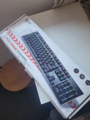 Teclado USB da marca DEX ltk-028 com RGB e switchblue