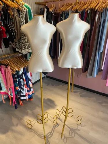 Vendo Manequins feminino expositor, arara tubular reforçada e cadeira executiva