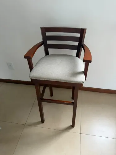 Banquetas de madeira maciça 
