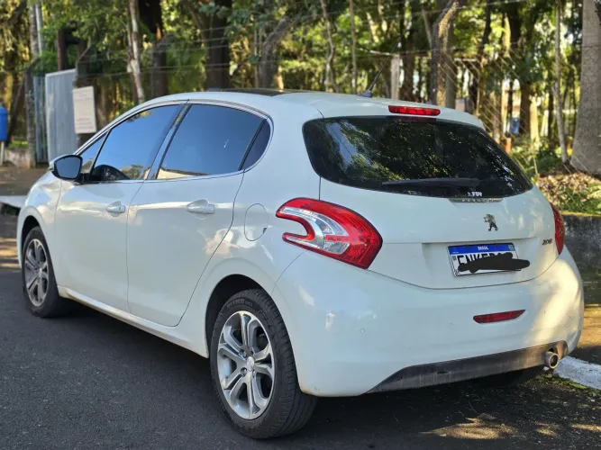 Peugeot 208 Griffe 1.6 Flex 16V 5P Aut. 2014