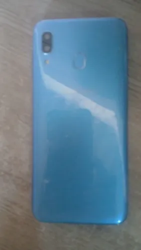 Vendo celular por R$ 40 para tirar a peça! Está quebrado