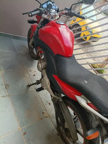 Vendo Cb 300 vermelha em ótimo estado