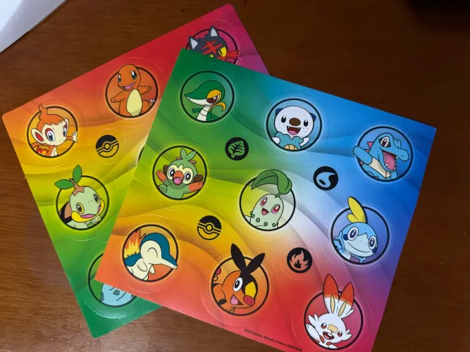 2 Cartelas de adesivos Pokémon Colecão Ilustração Parceiro Inicial