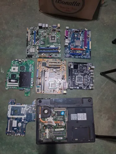 Vendo lote de placas mãe com defeito R$199