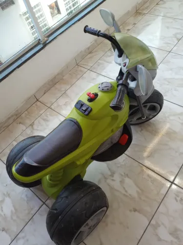 Moto elétrica infantil