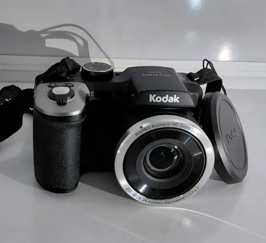 Camera digital Kodak Pixpro AZ251 - 16.1MP - Novinha e com bolsa! (PREÇO FIXO!)