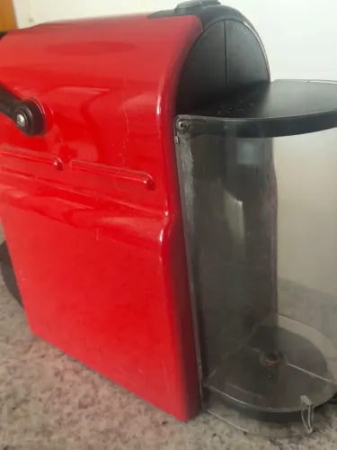 Cafeteira NESPRESSO essenza mini