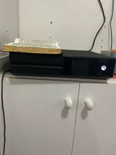 Vendo Xbox por 800 vê a descrição