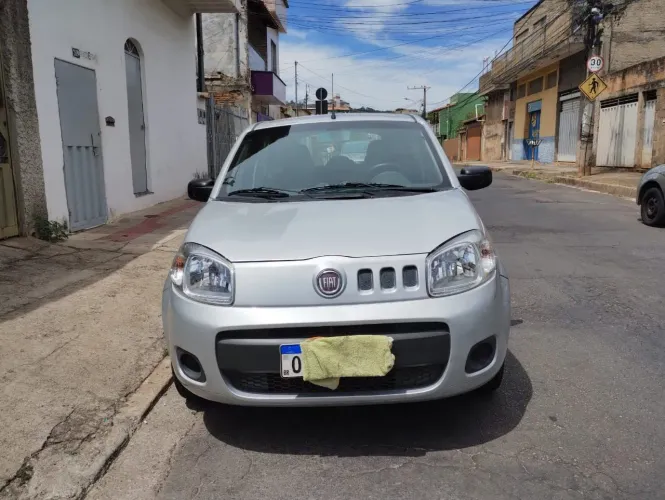 Fiat Uno Vivace Celeb. 1.0 EVO F.flex 8V 5P 2013