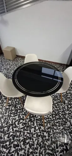 Mesa com 4 cadeiras