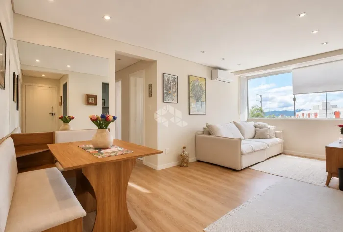Apartamento reformado com 2 quartos à venda em Capoeiras - 62 m²