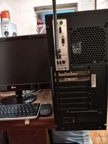 Vendo computador Intel Core i7 16 GB RAM vídeo 2 GB SSD 120 GB HD 1 TB monitor 21,5''