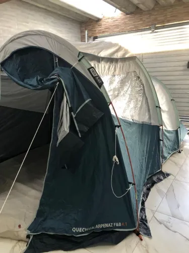 Barraca de camping Arpenaz 4.1 - Fresh e Black Quechua branca e azul (4 pessoas 1 quarto).