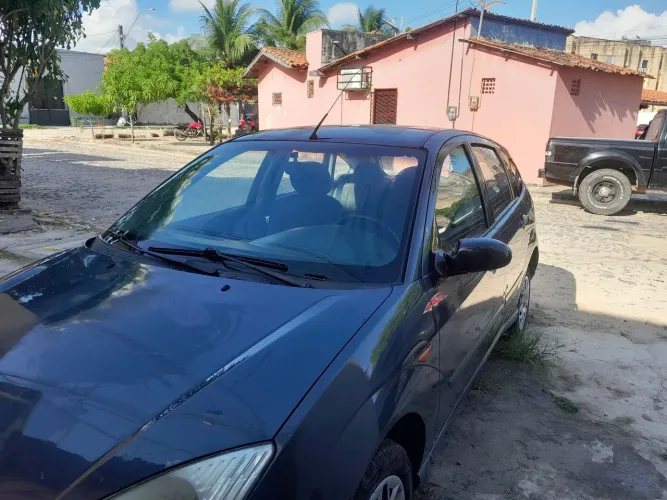 Ford Focus 1.8 16V 5P 2002