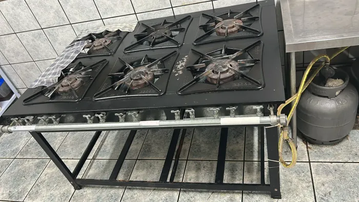 Vendo fogão 6 bocas  40 kenok