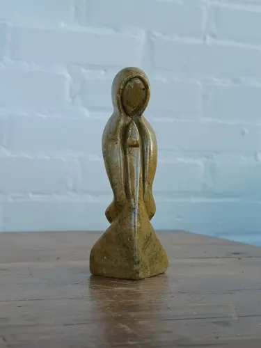 nossa senhora em pedra sabão decoração religiosa santa imagem escultura antigo antiquario